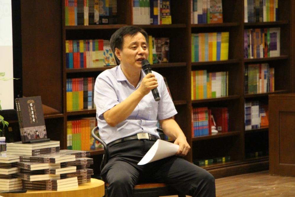 谢思球在活动现场。